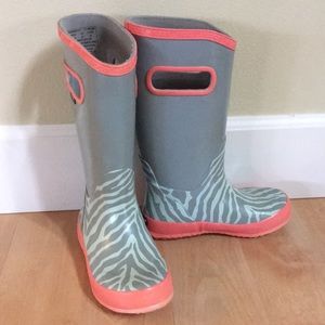 Girls gray Bogs rain boots 13